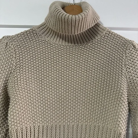 Gray Turtleneck sweater with cuff sleeves. - Picture 4 of 5